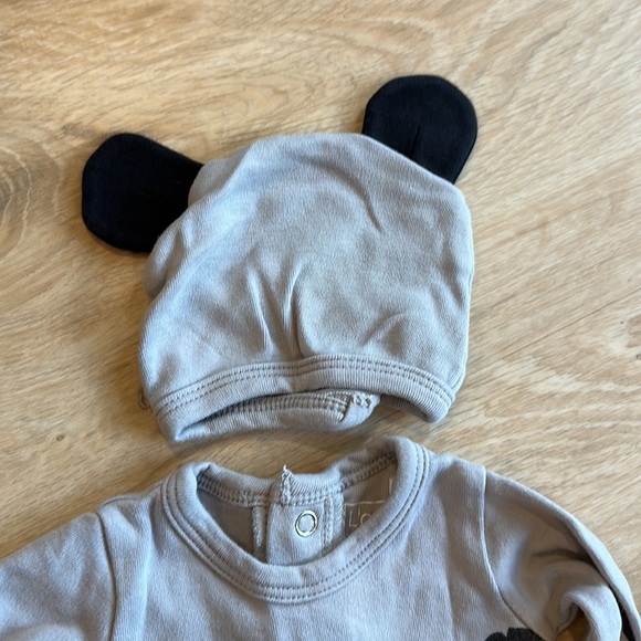 L’oved baby set of 2 footies with matching caps - Picture 2 of 8